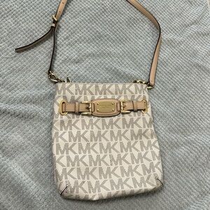 MK PURSE